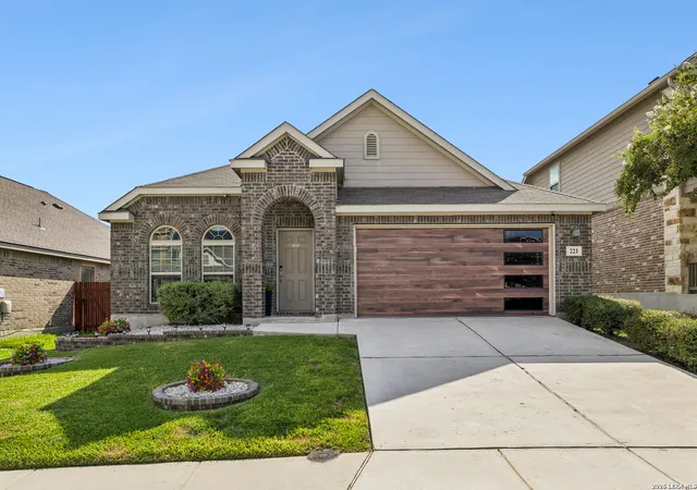 Photo 3 of Sale Pending at 221 Campfire Way, Cibolo, TX 78108 | MLS# 2014012 | Listing updated on 2026-09-16