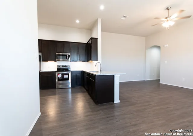 Listing Photo 5 - Condo for sale in building located at 9224 Cyn Bend, Converse, TX 78109
