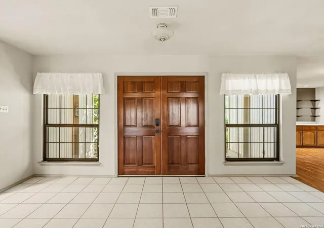 Photo 3 of Single family home for sale at 106 Saddle Clb Cir, Boerne, TX 78006 | MLS# 2014056 | Listing updated on 2026-09-14