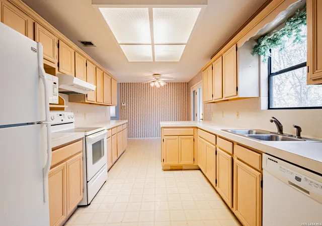 Photo 3 of Single family home for sale at 1262 Bluff Crk Cir, New Braunfels, TX 78130 | MLS# 2014063 | Listing updated on 2026-09-16