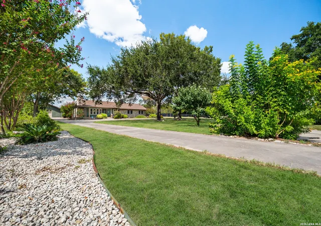 Photo 3 of Single family home for sale at 1033 E Live Oak, Schertz, TX 78154 | MLS# 2014074 | Listing updated on 2026-09-19