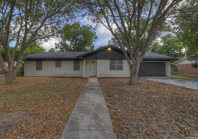 Photo 2 of Single family home for sale at 153 Swan Dr, New Braunfels, TX 78130 | MLS# 2014081 | Listing updated on 2026-09-14