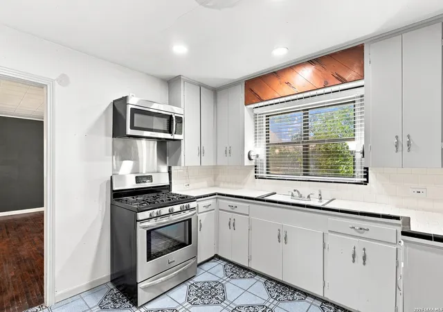 Photo 1 of Sale Pending at 131 Freiling, San Antonio, TX 78213 | MLS# 2014086 | Listing updated on 2026-09-15
