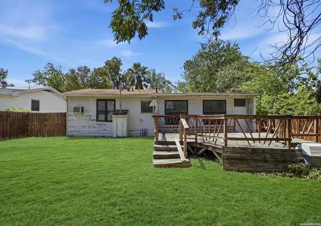 Photo 3 of Sale Pending at 131 Freiling, San Antonio, TX 78213 | MLS# 2014086 | Listing updated on 2026-09-15
