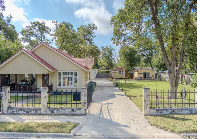 Photo 2 of Single family home for sale at 213 Minter St, Uvalde, TX 78801 | MLS# 2014104 | Listing updated on 2026-09-22