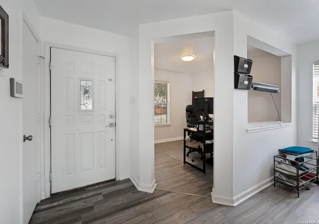 Photo 2 of Single family home for sale at 652 Cherokee Blvd, New Braunfels, TX 78132 | MLS# 2014110 | Listing updated on 2026-09-14