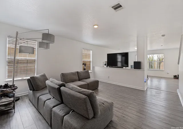 Photo 3 of Single family home for sale at 652 Cherokee Blvd, New Braunfels, TX 78132 | MLS# 2014110 | Listing updated on 2026-09-14