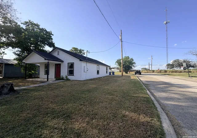 Photo 3 of Single family home for sale at 539 Waco St, Pleasanton, TX 78064 | MLS# 2014143 | Listing updated on 2026-09-14
