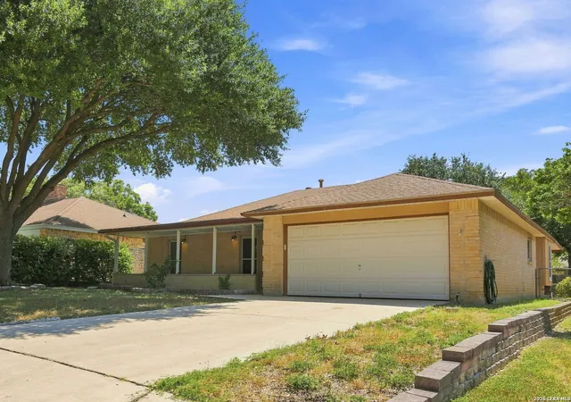 Photo 3 of Single family home for sale at 182 Clear Oak, Universal City, TX 78148 | MLS# 2014152 | Listing updated on 2026-09-15