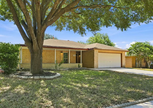 Photo 3 of Single family home for sale at 182 Clear Oak, Universal City, TX 78148 | MLS# 2014152 | Listing updated on 2026-09-15