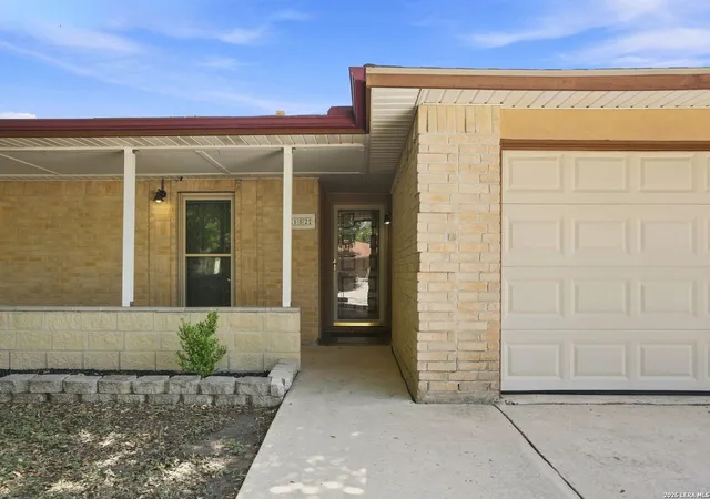 Photo 4 of Single family home for sale at 182 Clear Oak, Universal City, TX 78148 | MLS# 2014152 | Listing updated on 2026-09-15