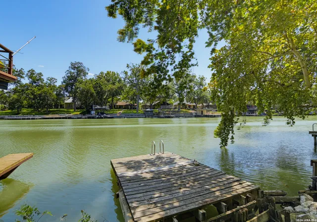 Photo 2 of Single family home for sale at 924 Lake Dr, Seguin, TX 78155 | MLS# 2014157 | Listing updated on 2026-09-15