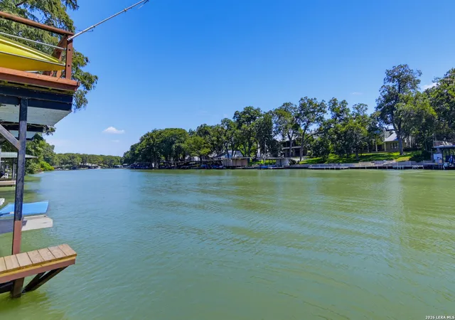 Photo 4 of Single family home for sale at 924 Lake Dr, Seguin, TX 78155 | MLS# 2014157 | Listing updated on 2026-09-15