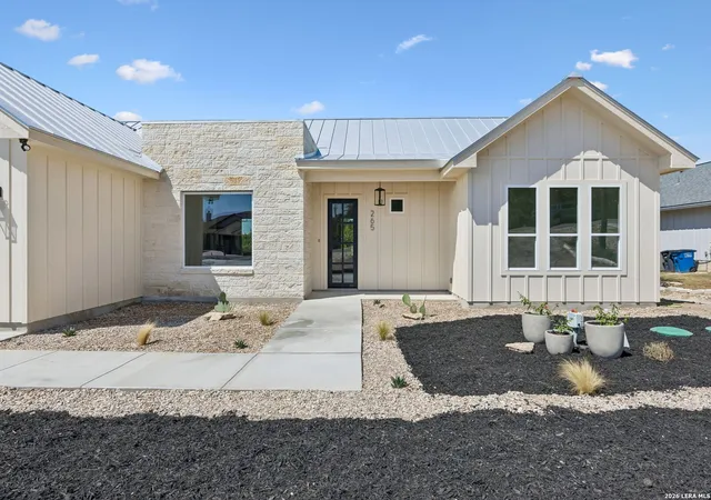 Photo 2 of Single family home for sale at 265 Magnolia Mdw, Canyon Lake, TX 78133 | MLS# 2014188 | Listing updated on 2026-09-09