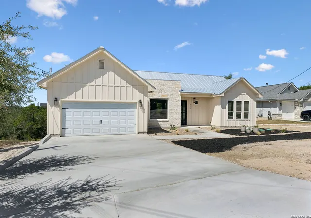 Photo 3 of Single family home for sale at 265 Magnolia Mdw, Canyon Lake, TX 78133 | MLS# 2014188 | Listing updated on 2026-09-09