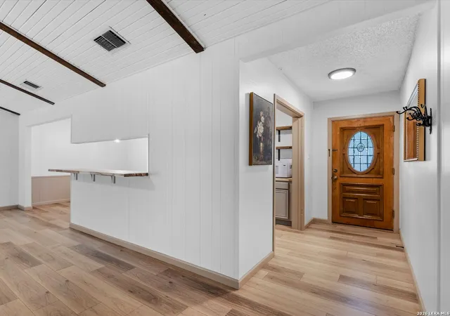 Photo 3 of Single family home for sale at 102 Mossridge, Universal City, TX 78148 | MLS# 2014190 | Listing updated on 2026-09-15