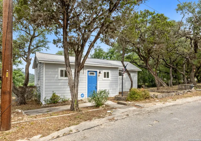 Photo 3 of Single family home for sale at 17807 Hilltop Dr, Helotes, TX 78023 | MLS# 2014202 | Listing updated on 2026-09-20