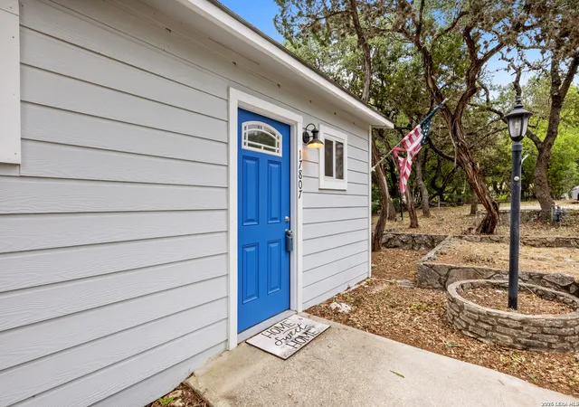 Photo 3 of Single family home for sale at 17807 Hilltop Dr, Helotes, TX 78023 | MLS# 2014202 | Listing updated on 2026-09-20