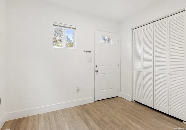 Photo 4 of Single family home for sale at 17807 Hilltop Dr, Helotes, TX 78023 | MLS# 2014202 | Listing updated on 2026-09-20
