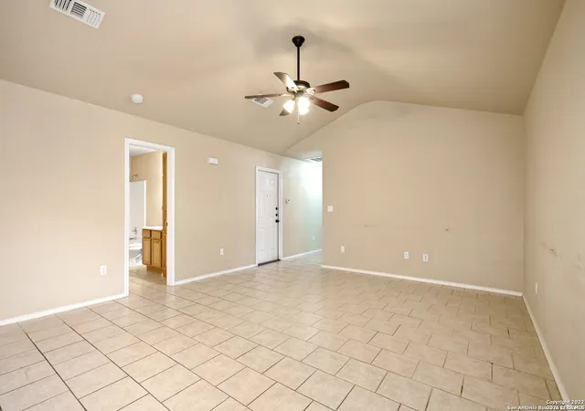 Listing Photo 4 - Condo for sale in building located at 280 Rosalie Dr, New Braunfels, TX 78130
