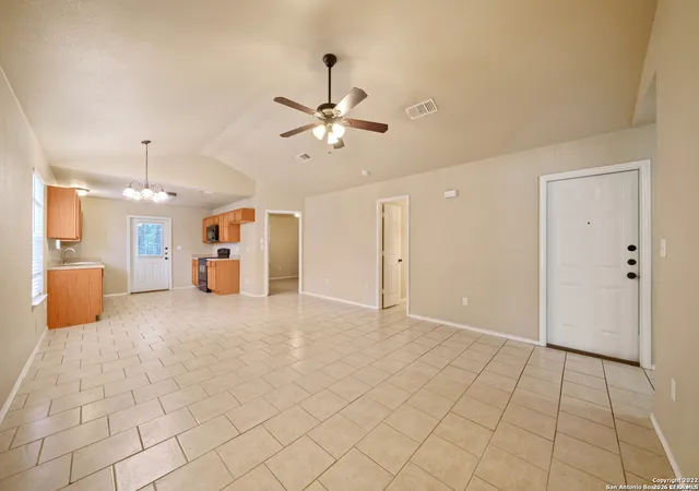 Listing Photo 5 - Condo for sale in building located at 280 Rosalie Dr, New Braunfels, TX 78130
