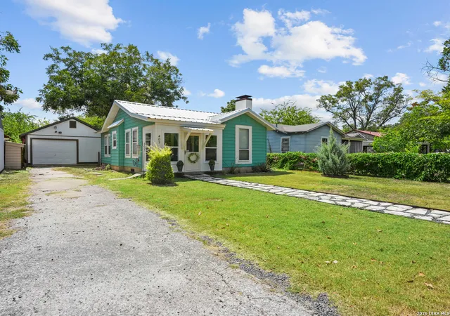 Photo 2 of Single family home for sale at 407 Lucille St, Kerrville, TX 78028 | MLS# 2014230 | Listing updated on 2026-09-15