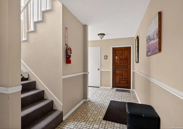 Listing Photo 4 - Condo for sale in building located at 3437 Turtle Vlg St, San Antonio, TX 78230 - Unit #91