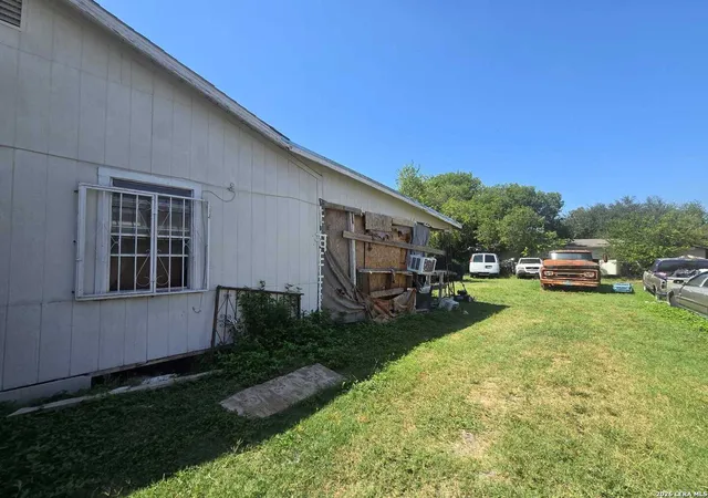 Photo 3 of Single family home for sale at 223 Prosperity Dr, San Antonio, TX 78237 | MLS# 2014264 | Listing updated on 2026-09-15
