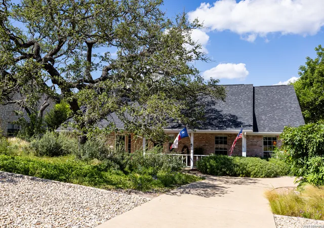 Photo 4 of Single family home for sale at 1800 Foothills Dr, Kerrville, TX 78028 | MLS# 2014274 | Listing updated on 2026-09-15