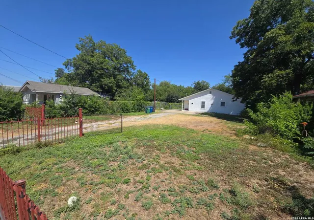 Photo 3 of Single family home for sale at 435 Hazel St, San Antonio, TX 78207 | MLS# 2014284 | Listing updated on 2026-09-15