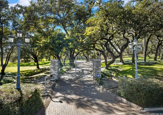 Photo 2 of Mansion for sale at 7 Lazy Holw, San Antonio, TX 78230 | MLS# 2014305 | Listing updated on 2026-09-15