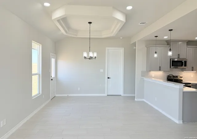 Photo 4 of Single family home for sale at 124 Camino Verde Ct, La Vernia, TX 78121 | MLS# 2014320 | Listing updated on 2026-09-04