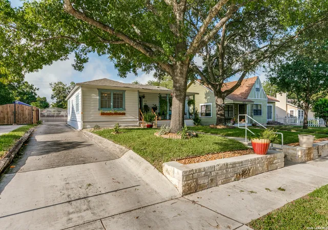 Photo 3 of Single family home for sale at 2218 W Magnolia Ave, San Antonio, TX 78201 | MLS# 2014333 | Listing updated on 2026-09-24