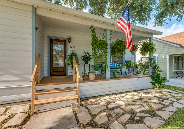 Photo 4 of Single family home for sale at 2218 W Magnolia Ave, San Antonio, TX 78201 | MLS# 2014333 | Listing updated on 2026-09-24