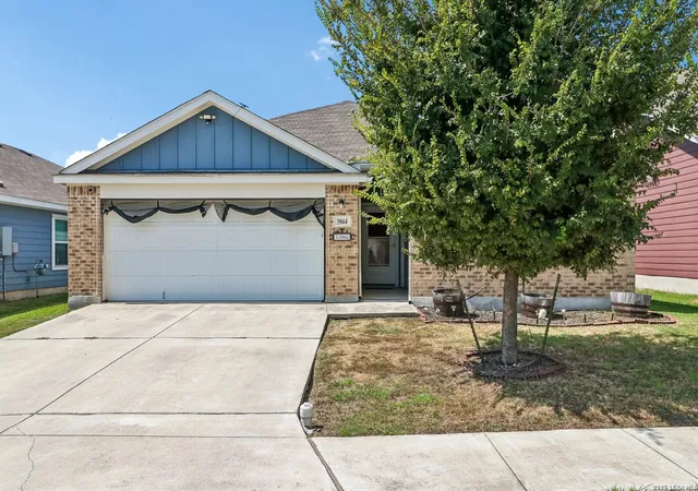 Photo 2 of Single family home for sale at 3944 Legend Mdws, New Braunfels, TX 78130 | MLS# 2014334 | Listing updated on 2026-09-15