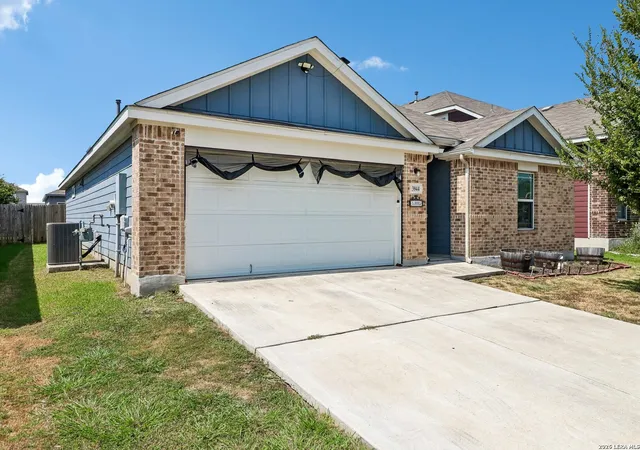 Photo 3 of Single family home for sale at 3944 Legend Mdws, New Braunfels, TX 78130 | MLS# 2014334 | Listing updated on 2026-09-15