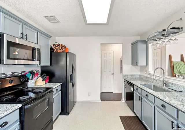 Photo 4 of Single family home for sale at 10210 Silverbrook Pl, San Antonio, TX 78254 | MLS# 2014387 | Listing updated on 2026-09-23