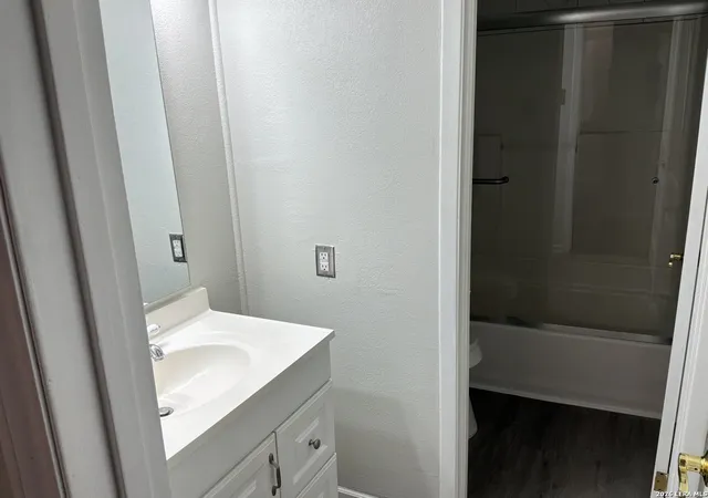 Listing Photo 4 - Condo for sale in building located at 7322 Oak Manor, San Antonio, TX 78229 - Unit #36