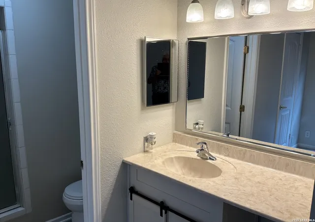 Listing Photo 5 - Condo for sale in building located at 7322 Oak Manor, San Antonio, TX 78229 - Unit #36