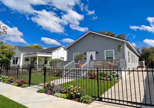 Photo 1 of Single family home for sale at 404 S Olive, San Antonio, TX 78203 | MLS# 2014408 | Listing updated on 2026-09-15