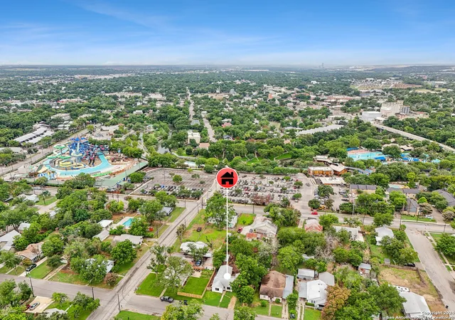 Photo 2 of Single family home for sale at 464 S Washington Ave, New Braunfels, TX 78130 | MLS# 2014425 | Listing updated on 2026-09-15