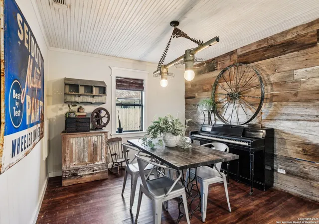 Photo 4 of Single family home for sale at 464 S Washington Ave, New Braunfels, TX 78130 | MLS# 2014425 | Listing updated on 2026-09-15