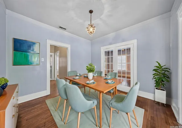 Listing Photo 5 - Condo for sale in building located at 1023 W French Pl, San Antonio, TX 78212