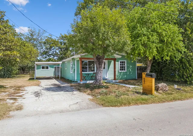 Photo 1 of Single family home for sale at 647 Dolle Ave, Seguin, TX 78155 | MLS# 2014451 | Listing updated on 2026-10-08