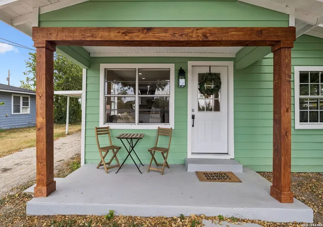 Photo 2 of Single family home for sale at 647 Dolle Ave, Seguin, TX 78155 | MLS# 2014451 | Listing updated on 2026-10-08