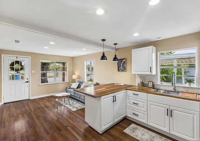 Photo 4 of Single family home for sale at 647 Dolle Ave, Seguin, TX 78155 | MLS# 2014451 | Listing updated on 2026-10-08
