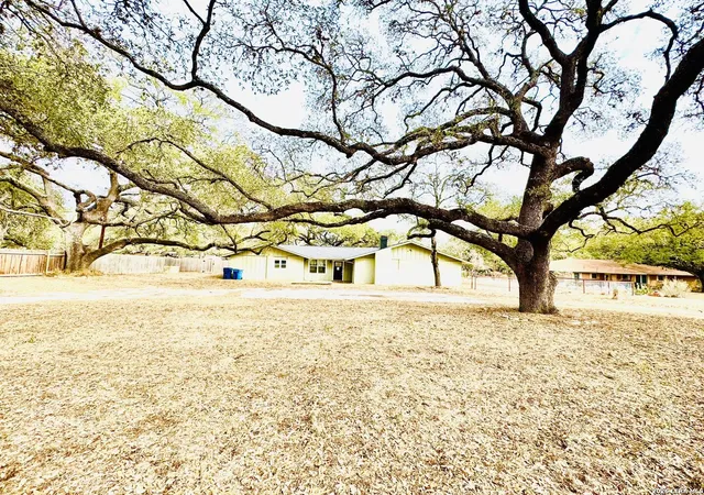 Photo 1 of Single family home for sale at 25 Sunrise Dr, Pleasanton, TX 78064 | MLS# 2014456 | Listing updated on 2026-10-07