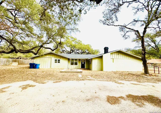Photo 2 of Single family home for sale at 25 Sunrise Dr, Pleasanton, TX 78064 | MLS# 2014456 | Listing updated on 2026-10-07