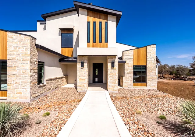 Photo 3 of Single family home for sale at 85 Ranch Hts, Boerne, TX 78015 | MLS# 2014479 | Listing updated on 2026-10-07