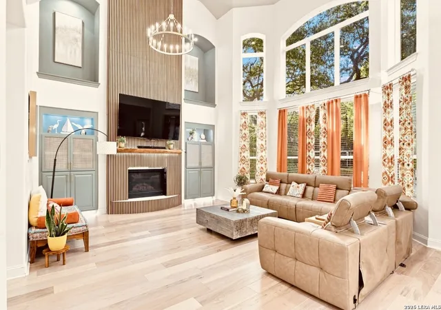 Photo 2 of Mansion for sale at 2735 Wonderview Dr, San Antonio, TX 78230 | MLS# 2014489 | Listing updated on 2026-09-28